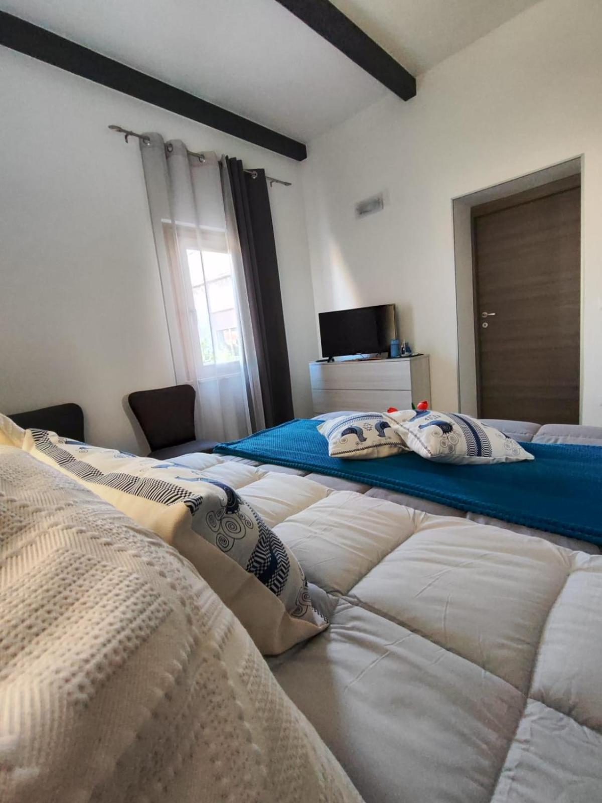 Casa Vacanze Con Giardino I Girasoli - Cin It 09006 - 9 C 2000 R4042- Sorso Exterior foto